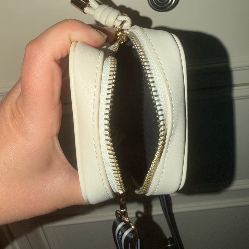 Disney Cream Crossbody Bag with Minnie Mouse - Picture 4 of 4